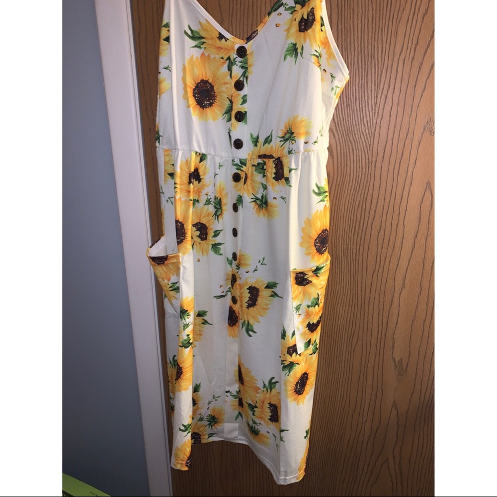 Adorable sunflower sundress with pockets